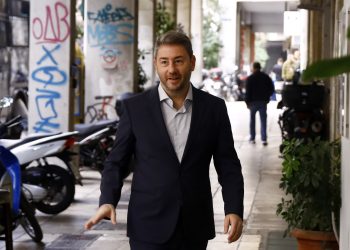 Ανάμεσα στη θεσμικότητα και το σκληρό ροκ το ΠΑΣΟΚ