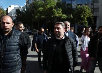 Διμέτωπος Ανδρουλάκη κατά Μητσοτάκη – Τσίπρα – Θέτει όρους για προγραμματικές συμμαχίες