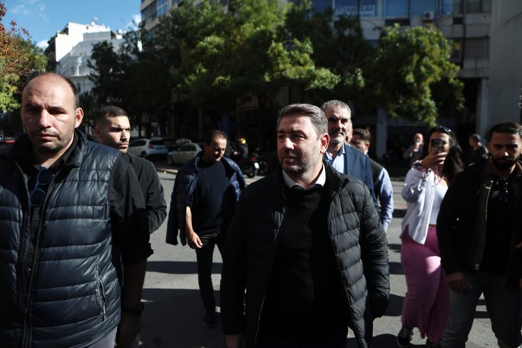 Κεραυνοί ΠΑΣΟΚ για τον «θάνατο» της αγροτιάς