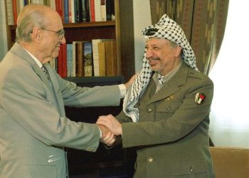 21 χρόνια χωρίς τον Γιάσερ Αραφάτ: Η εμβληματική φωνή του παλαιστινιακού αγώνα