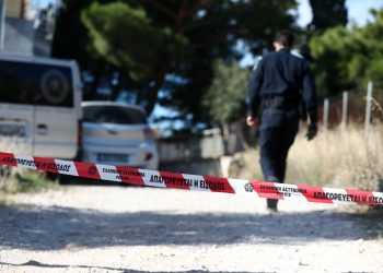 Νέα Πέραμος: Φέρεται να σκότωσε τον αδερφό του με ψαλίδι – Συχνοί οι καυγάδες ανάμεσα στα δύο αδέλφια