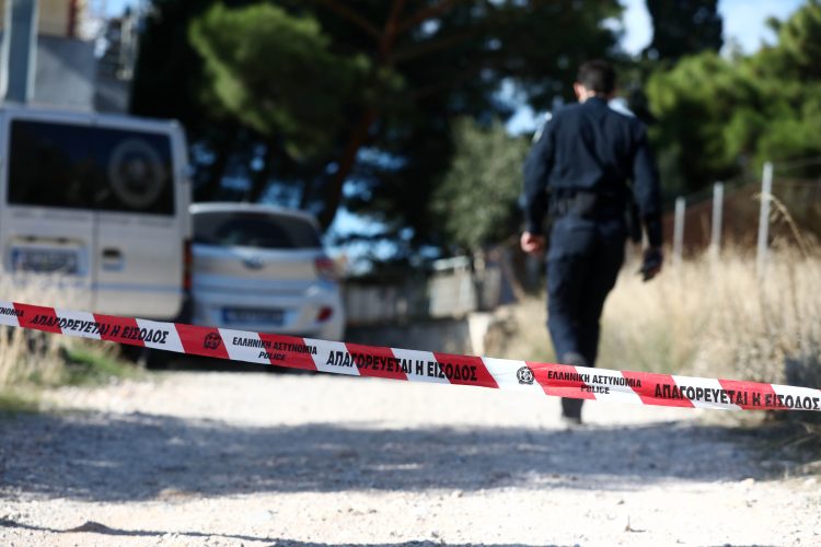 Νέα Πέραμος: Φέρεται να σκότωσε τον αδερφό του με ψαλίδι – Συχνοί οι καυγάδες ανάμεσα στα δύο αδέλφια