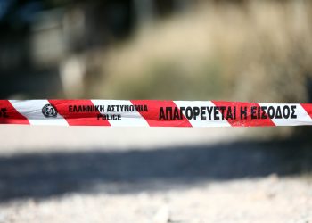 Νέα Πέραμος: Φέρεται να σκότωσε τον αδερφό του με ψαλίδι – Συχνοί οι καυγάδες ανάμεσα στα δύο αδέλφια