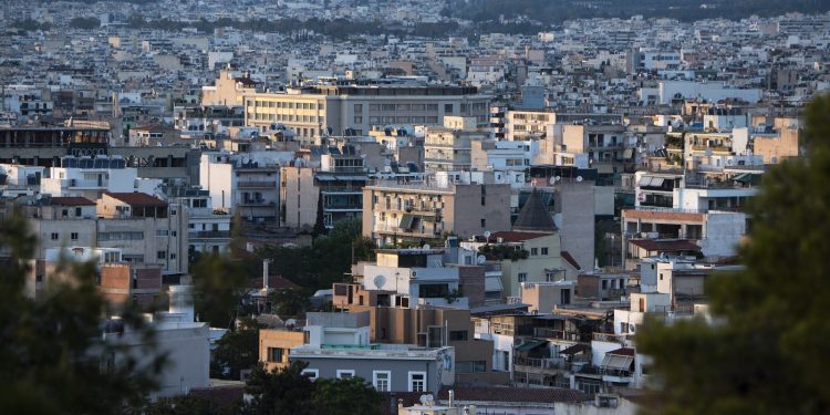 Ακριβή μου Αθήνα – Θα δουλεύουμε μια ζωή για ένα… (μικρό) τριάρι;