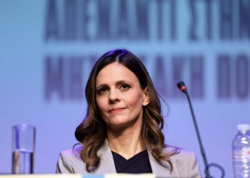 Αχτσιόγλου: Καμία επαναφορά των Συλλογικών Συμβάσεων από Κεραμέως