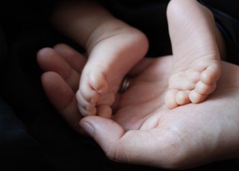 Φρίκη στο Μενίδι: 14χρονη πήγε στο Αστυνομικό Τμήμα με το νεκρό της έμβρυο