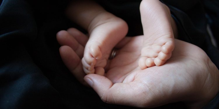 Φρίκη στο Μενίδι: 14χρονη πήγε στο Αστυνομικό Τμήμα με το νεκρό της έμβρυο