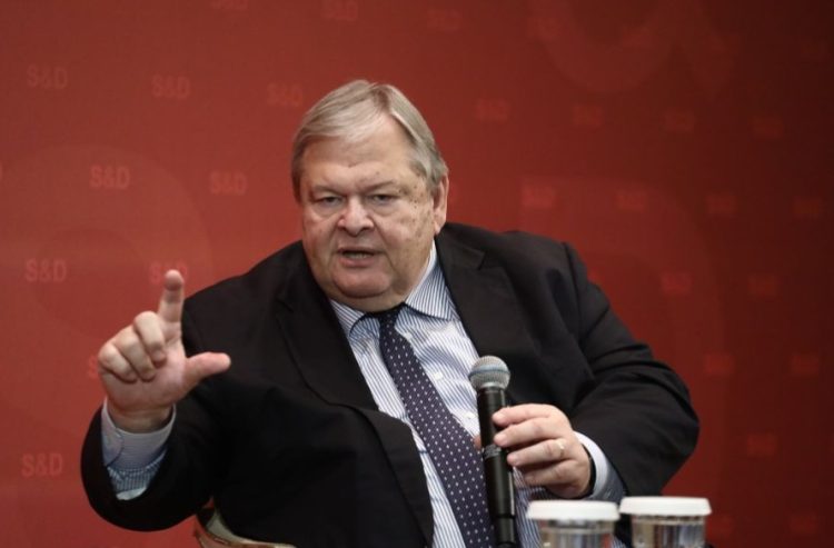 Βόμβες Βενιζέλου: Η χώρα είναι μη διακυβερνήσιμη!