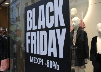 Black Friday: Σε «ξεπούλημα» της τελευταίας στιγμής ελπίζει η αγορά – «Εχθρός» της ένδυσης ο ζεστός Νοέμβριος
