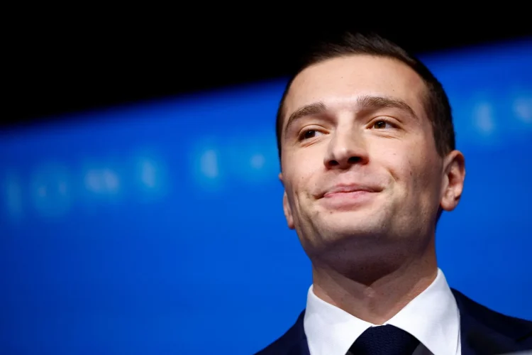 Γαλλία: Τον Μπαρντελά ως φαβορί για τις προεδρικές εκλογές δείχνουν οι δημοσκοπήσεις