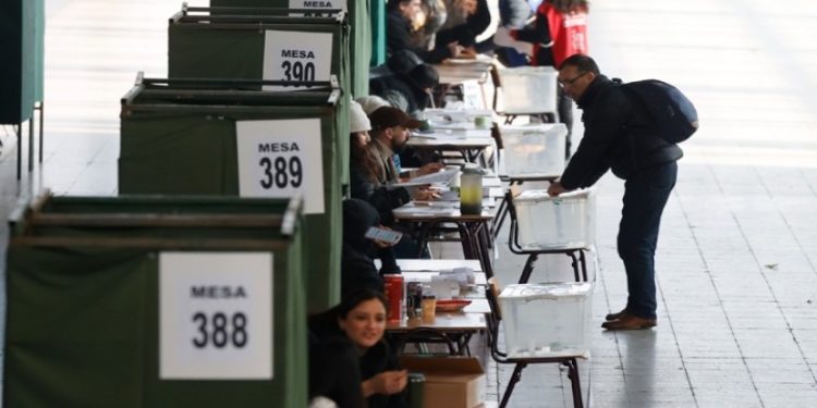 Προεδρικές εκλογές στη Χιλή: Η αναμέτρηση της Κυριακής χαρακτηρίζεται από πολλές εντάσεις