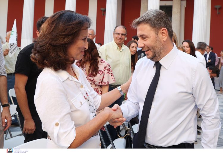 Το παρασκήνιο στο ΠΑΣΟΚ: «Με σταυρό» επιλέγει να επιστρέψει η Άννα Διαμαντοπούλου