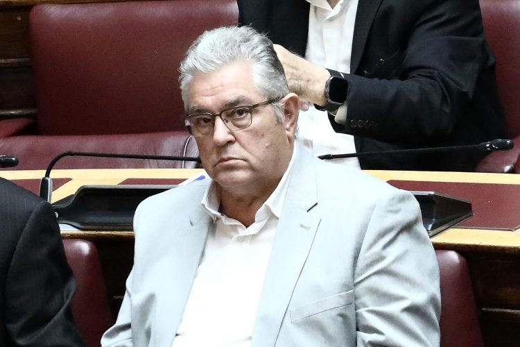 Κουτσούμπας: «Αμέριστη στήριξη στις γυναίκες που έρχονται αντιμέτωπες με την πολύμορφη βία»