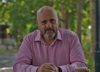 Κούβελας: «Η Καρυστιανού μού είπε ότι σκεφτόταν να κινηθεί πολιτικά» – Τι είπε για τον Καραχάλιο