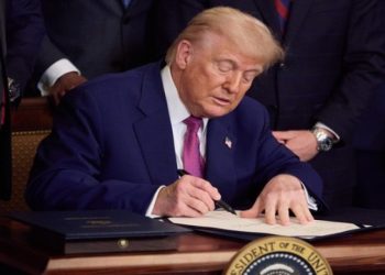 Τραμπ: Λήξη του shutdown μετά από 43 ημέρες – «Παρέλυσαν τον κρατικό μηχανισμό για λόγους καθαρά πολιτικάντικους»