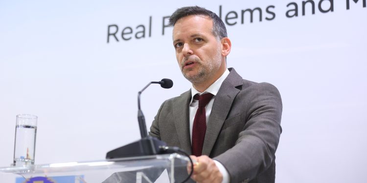 Οργή Δούκα για τις αποφάσεις του Υπουργικού Συμβουλίου: «Όλο και πιο χαμηλά»