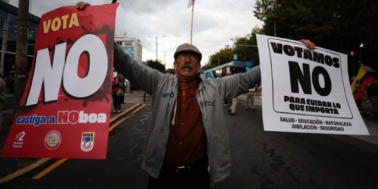 Ηχηρό «ΌΧΙ» στις αμερικανικές βάσεις είπαν σε δημοψήφισμα οι πολίτες του Ισημερινού