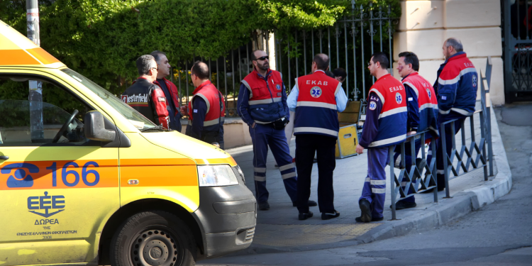 Χαλκίδα: Γυναίκα παρασύρθηκε από ΙΧ ενώ πήγαινε τον γιό της στο σχολείο