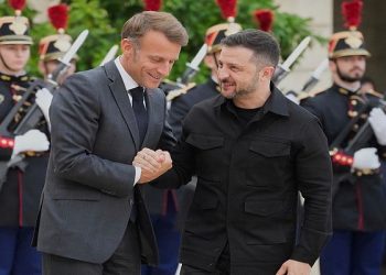 Παριζιάνικο ραντεβού Μακρόν και Ζελένσκι μέσα στον Νοέμβριο