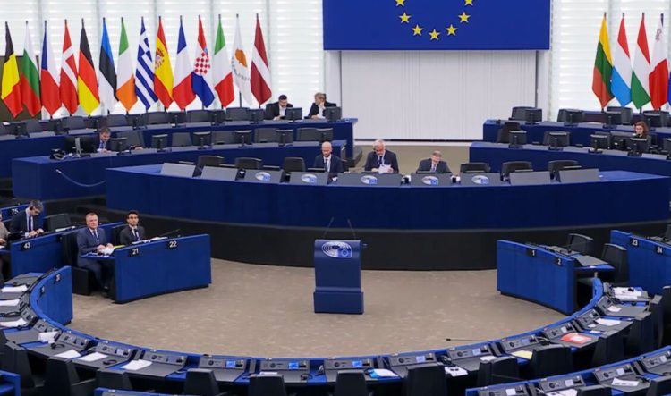 Σχέδιο Τραμπ: Οργή στις Βρυξέλλες για την πρόταση αξιοποίησης των παγωμένων ρωσικών περιουσιακών