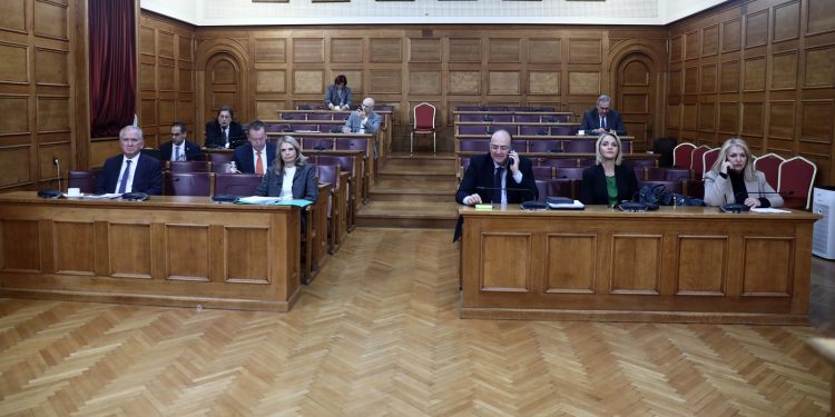 Μετά τον «Φραπέ» με υπόμνημα στην Εξεταστική Επιτροπή για τον ΟΠΕΚΕΠΕ και ο Ηλίας Καλφούντζος