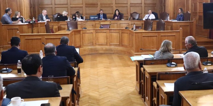 Κόντρα ΝΔ και ΠΑΣΟΚ για την κομματική ιδιότητα της Σεμερτζίδου