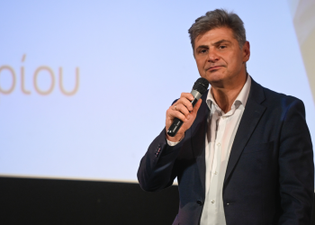 Επίθεση Φαραντούρη στην κυβέρνηση για τις μειωμένες πιστώσεις στους αγρότες