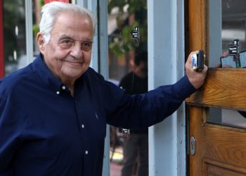 Αναστέλλονται όλες οι εσωκομματικές διαδικασίες του ΣΥΡΙΖΑ μέχρι την κηδεία Φλαμπουράρη