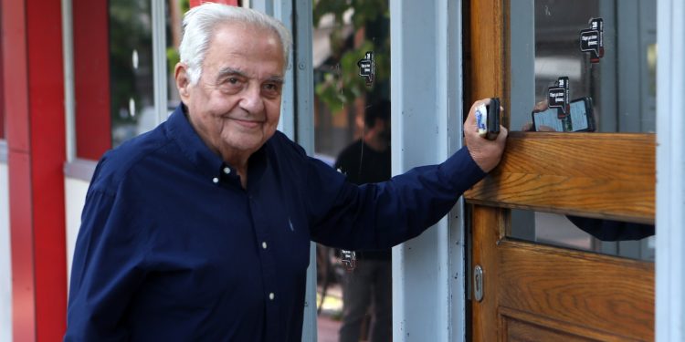 Αναστέλλονται όλες οι εσωκομματικές διαδικασίες του ΣΥΡΙΖΑ μέχρι την κηδεία Φλαμπουράρη