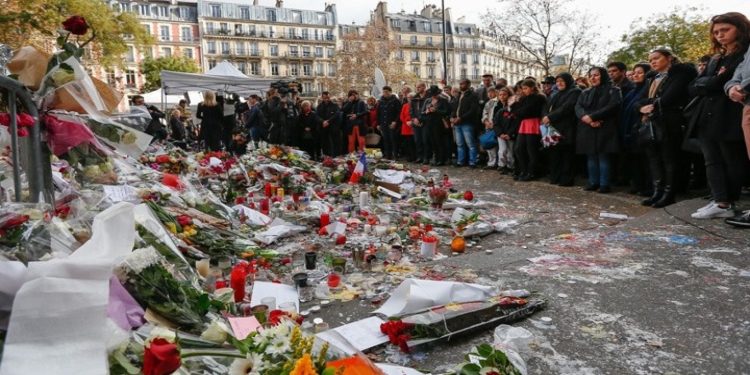 Μαύρη επέτειος για τη Γαλλία με 132 νεκρούς και πάνω από 350 τραυματίες: 10 χρόνια από τη σφαγή στο Μπατακλάν και στο Σεν Ντενί