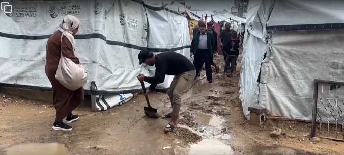 Γάζα – Δεινές συνθήκες: Πλημμύρισαν οι σκηνές από τις βοχοπτώσεις (φωτό)