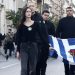 Η κόρη της Φώφης Γεννηματά, Κατερίνα, κράτησε την αιματοβαμμένη ελληνική σημαία του Πολυτεχνείου