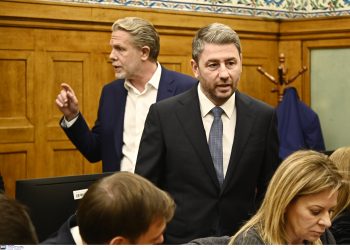 ΠΑΣΟΚ: Η «κολλημένη βελόνα» και το Συνέδριο που μπορεί να ανοίξει θέμα ηγεσίας