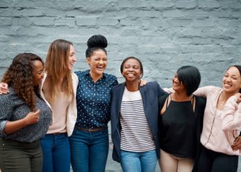 Βιταμίνες: Ποιες είναι η ασπίδα των γυναικών – Σε τι βοηθούν