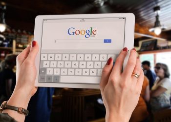 Η Google φοβάται την AI; «Καμία εταιρεία δεν είναι άτρωτη» λέει ο CEO