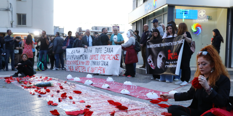 Γυναικοκτονία Γρίβα: Ελεύθερη υπό όρους και η αστυνομικός – επόπτρια