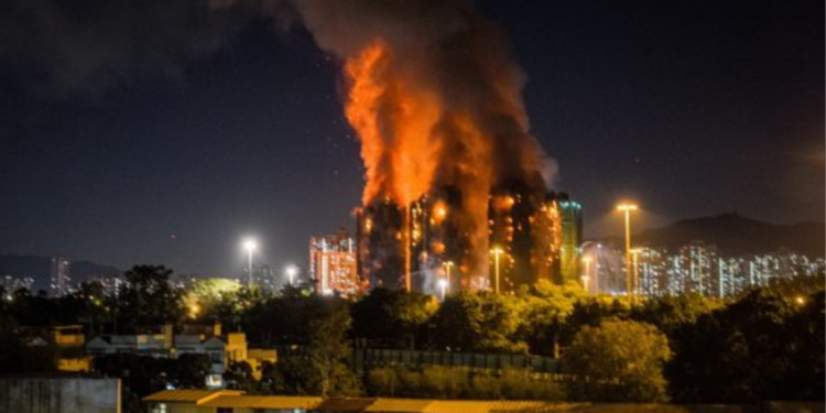 Χονγκ Κονγκ: Ανεβαίνει ο αριθμός των θυμάτων – Στους 65 οι νεκροί