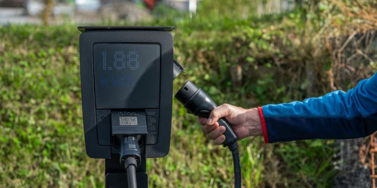 Ηλεκτρικά αυτοκίνητα και ηλεκτρομαγνητικά πεδία: Τι δείχνει η μεγαλύτερη έρευνα στην Ευρώπη