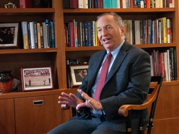 Στη σκία του Έπσταϊν, παραιτείται ο Λάρι Σάμερς από το Δ.Σ της OpenAI