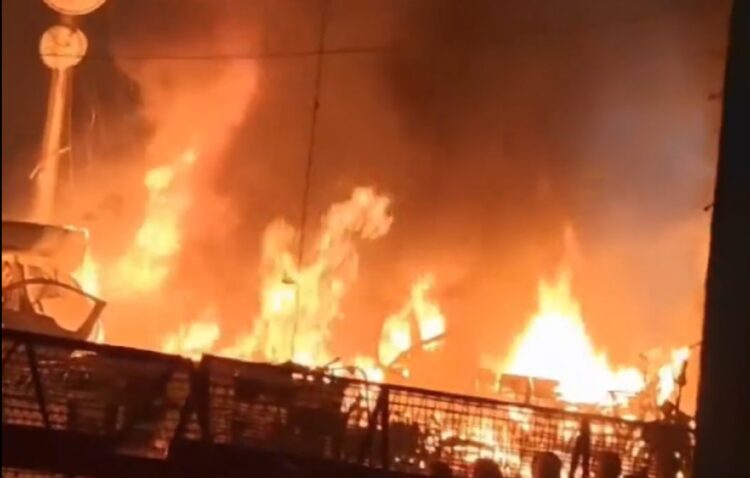 Νέο Δελχί: Φονική έκρηξη συγκλονίζει την πόλη – 8 νεκροί (βίντεο)