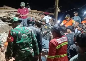 Φονική κατολίσθηση στην Ινδονησία: Δύο νεκροί και τουλάχιστον 21 αγνοούμενοι