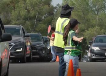 Παρέλυσε τις ΗΠΑ το “shutdown”: Ουρές χιλιομέτρων στην Καλιφόρνια για δωρεάν τρόφιμα