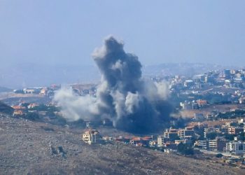 Guardian: Το Ισραήλ έριξε απαγορευμένα πυρομαχικά διασποράς στον Λίβανο