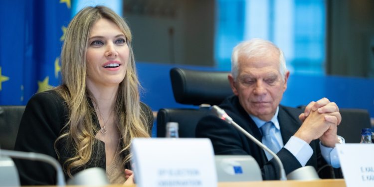 Μετά το βιβλίο Τσίπρα έρχεται το «αμάρτημα της Εύας»