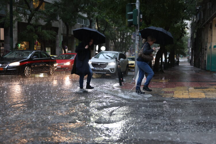 Ξεκίνησε η κακοκαιρία στην Αττική