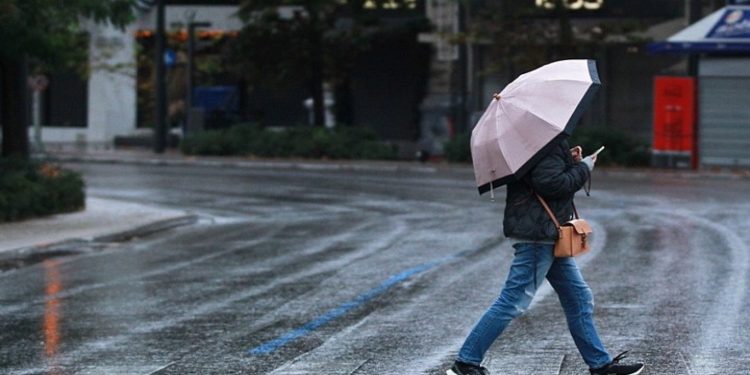 Νέα επιδείνωση του καιρού με βροχές και καταιγίδες – Ξεκινά η κακοκαιρία διαρκείας