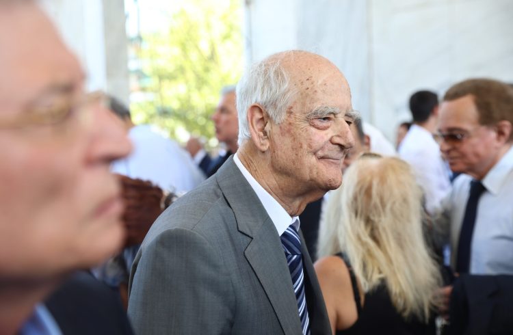 Απ. Κακλαμάνης: «Μύθος η ολική επαναφορά των Συλλογικών Συμβάσεων Εργασίας»