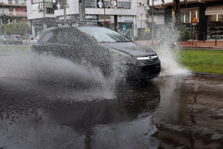 Κακοκαιρία: Οι περιοχές στο κόκκινο μέχρι τη Δευτέρα – Δείτε live