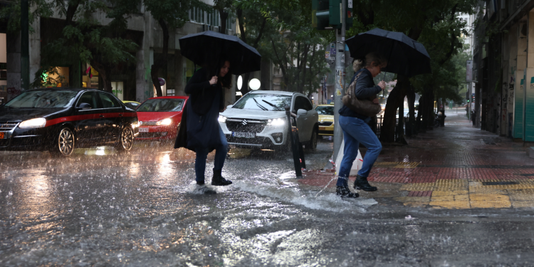 Κακοκαιρία Adel: Δρόμοι «ποτάμια» στην Αττική – Προβλήματα στην κυκλοφορία