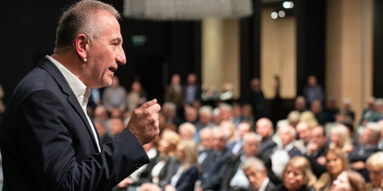 Καλαφάτης στο MET: μεταξύ μανιφέστου και… class reunion